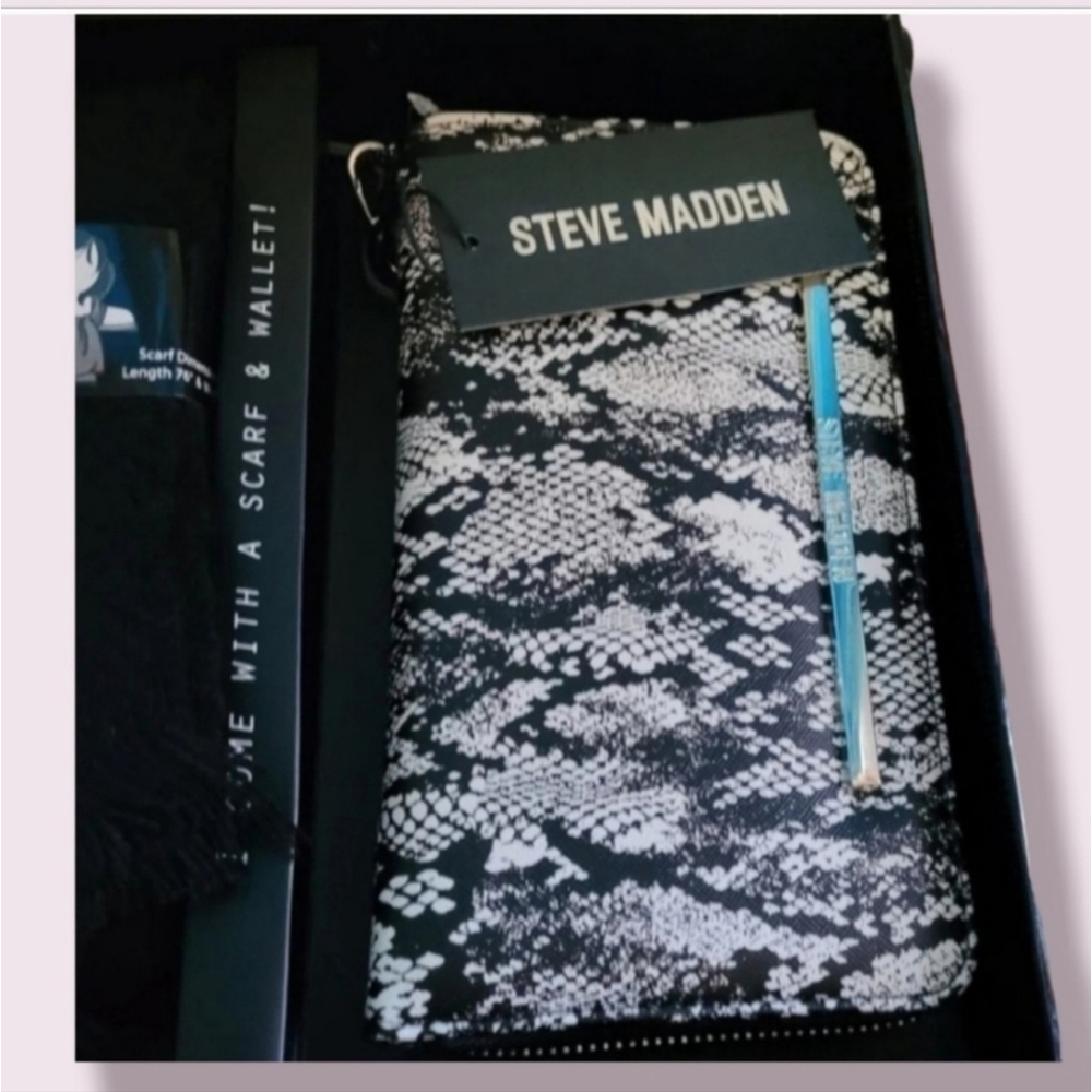 Steve Madden Wristlet & Scarf Boxed Gift Set (NEW) - Picture 6 of 10